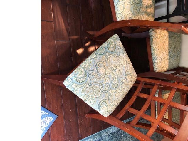 Dining Room Table And 5 Chairs In Crestwood Oldham County