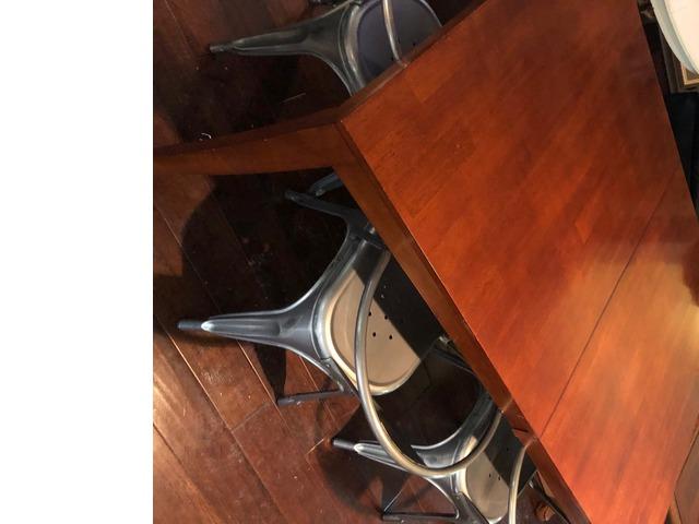 Dining Room Table And 5 Chairs In Crestwood Oldham County