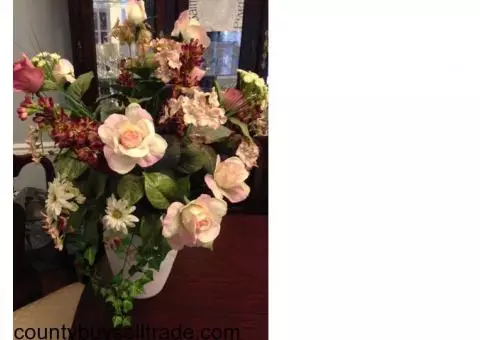 Floral Centerpiece / 19" Dell Monitor