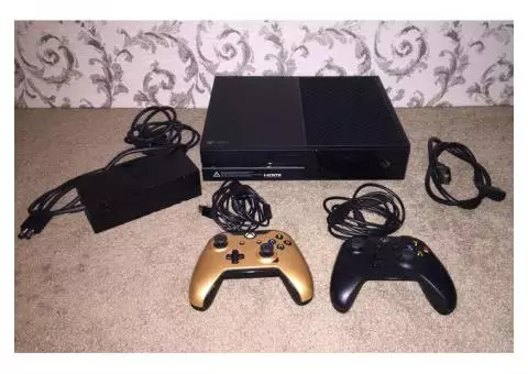 XBOX ONE w/2 controllers