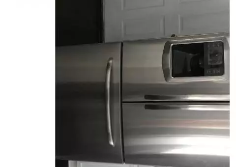 Stainless steel refrigerator bottom freezer