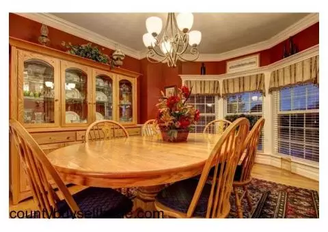 Beautiful Oak Amish Dining Room Set - REDUCED